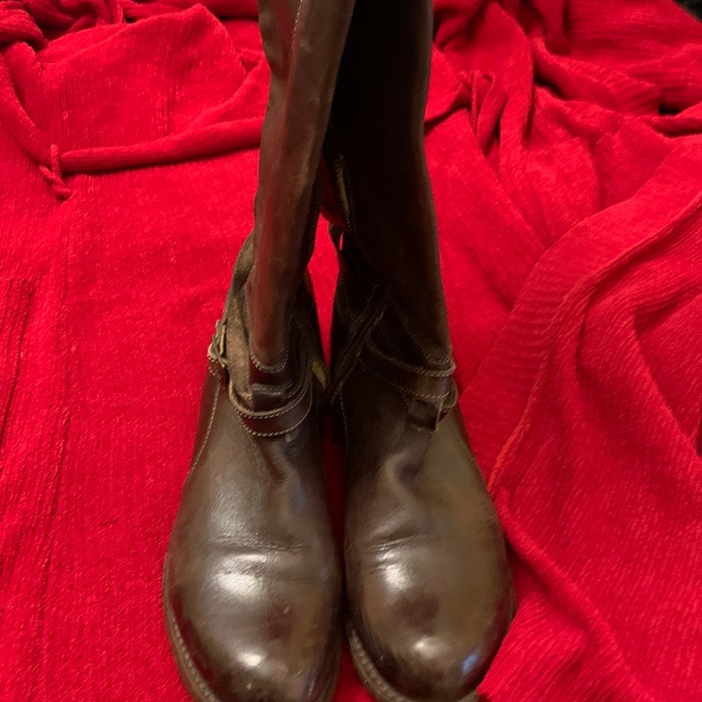 Brown Long Bed Stu boots